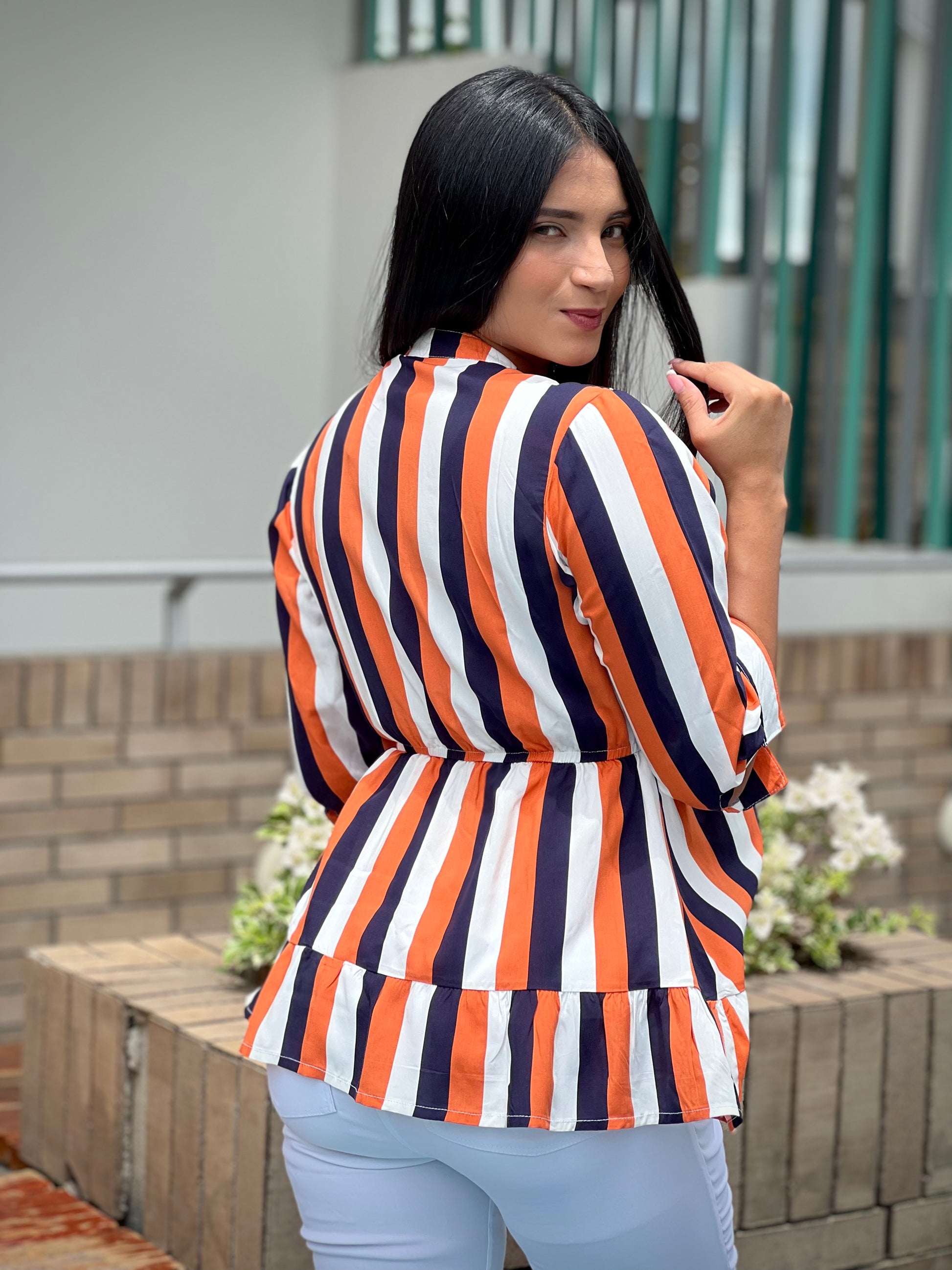 Blusa para embarazada 'Hannah' Color Azul, Blanco y Naranja - Boutique Mundo Materno