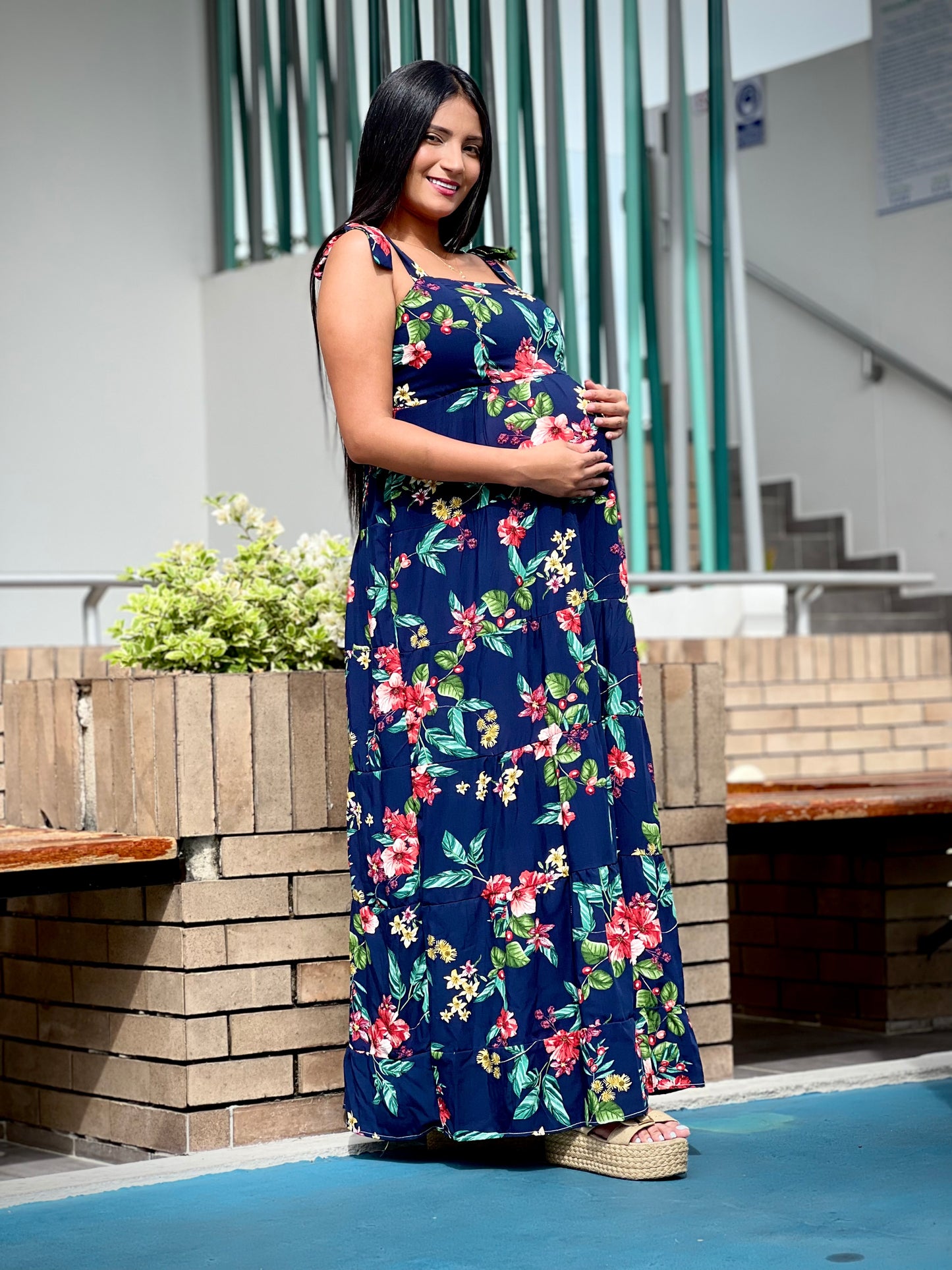 Vestido largo para embarazo 'Twister' Azul Oscuro Floreado - Boutique Mundo Materno